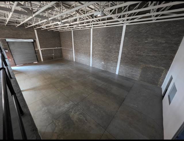 1,100M² WAREHOUSE TO LET IN STORMILL